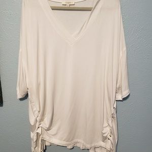 XL white umgee short sleeve shirt